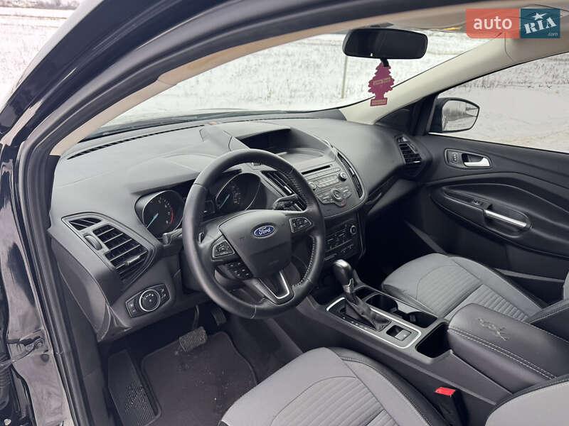 Внедорожник / Кроссовер Ford Escape 2017 в Сумах