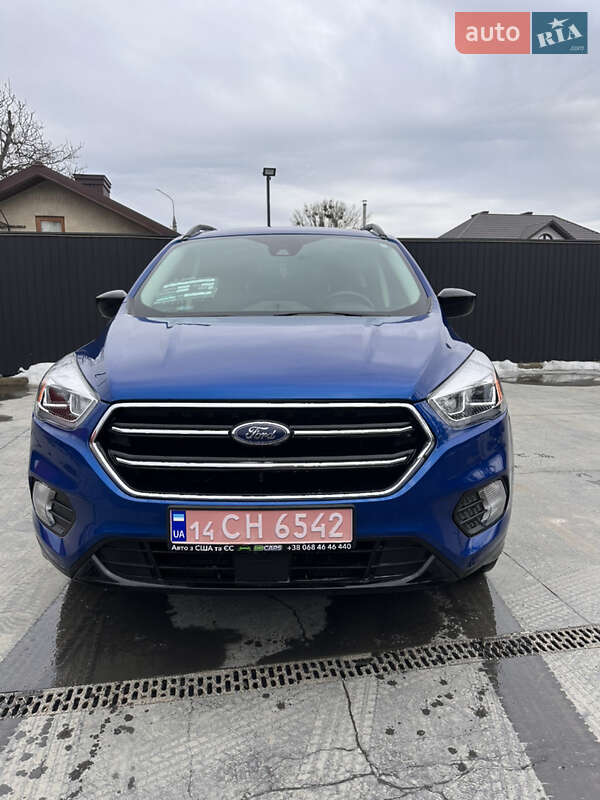 Внедорожник / Кроссовер Ford Escape 2017 в Черновцах