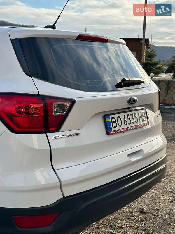 Позашляховик / Кросовер Ford Escape 2018 в Бережанах