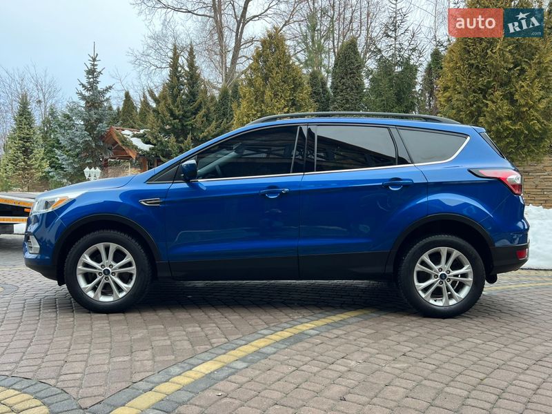 Внедорожник / Кроссовер Ford Escape 2018 в Дубно
