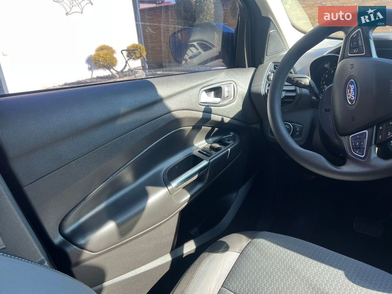 Внедорожник / Кроссовер Ford Escape 2018 в Дубно