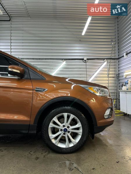 Позашляховик / Кросовер Ford Escape 2017 в Києві