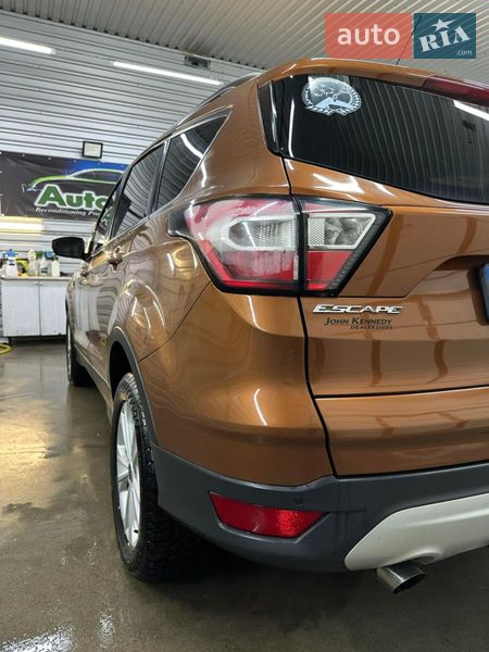Позашляховик / Кросовер Ford Escape 2017 в Києві