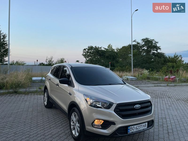 Внедорожник / Кроссовер Ford Escape 2017 в Подгайцах
