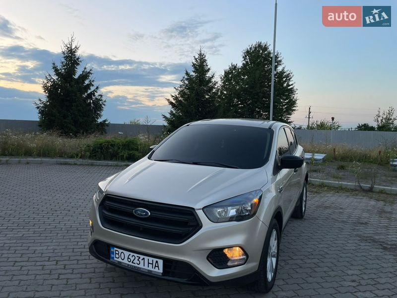Внедорожник / Кроссовер Ford Escape 2017 в Подгайцах