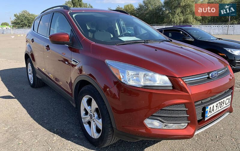 Внедорожник / Кроссовер Ford Escape 2015 в Ирпене