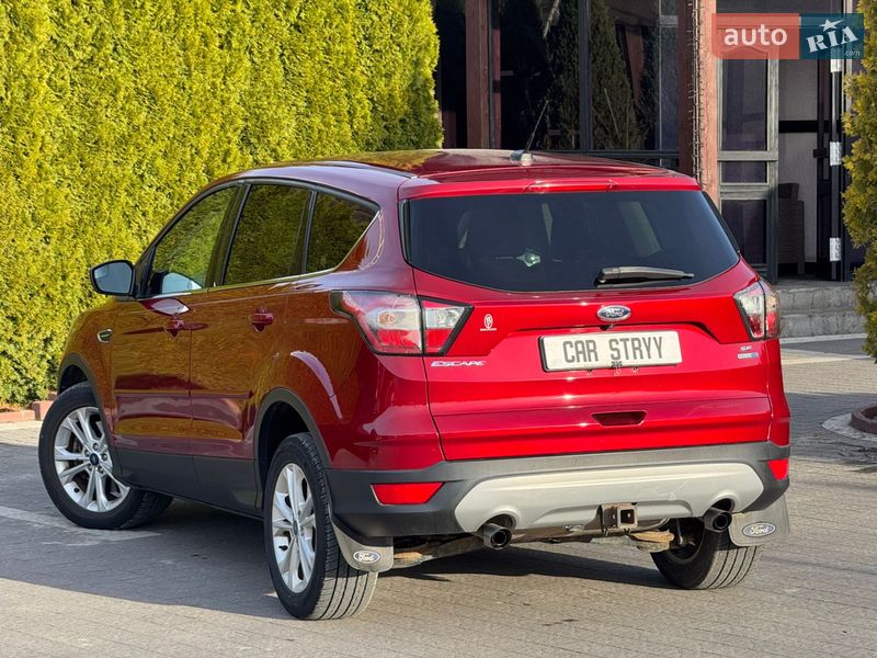 Внедорожник / Кроссовер Ford Escape 2016 в Стрые