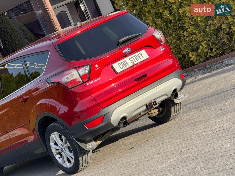 Внедорожник / Кроссовер Ford Escape 2016 в Стрые