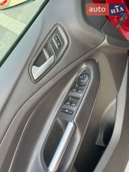 Внедорожник / Кроссовер Ford Escape 2016 в Стрые