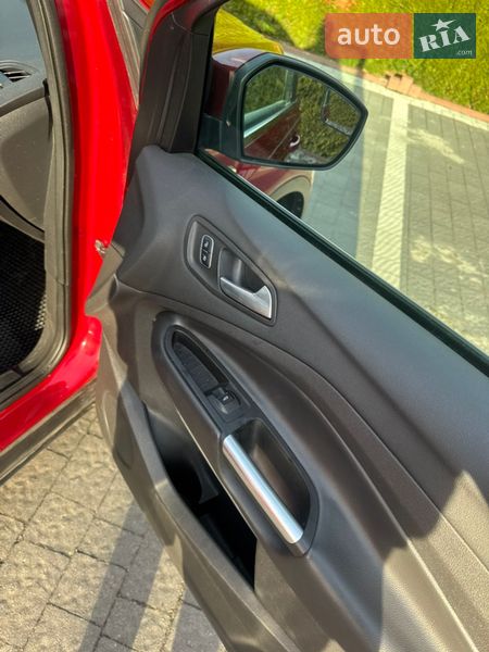 Внедорожник / Кроссовер Ford Escape 2016 в Стрые