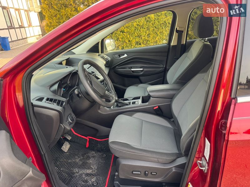 Внедорожник / Кроссовер Ford Escape 2016 в Стрые