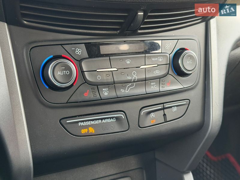 Внедорожник / Кроссовер Ford Escape 2016 в Стрые