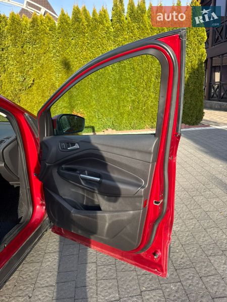 Внедорожник / Кроссовер Ford Escape 2016 в Стрые