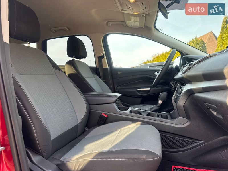 Внедорожник / Кроссовер Ford Escape 2016 в Стрые