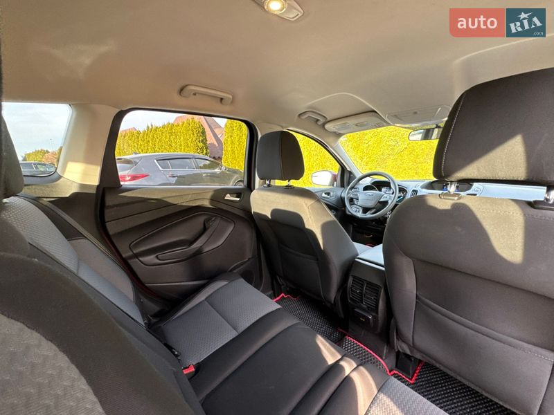 Внедорожник / Кроссовер Ford Escape 2016 в Стрые