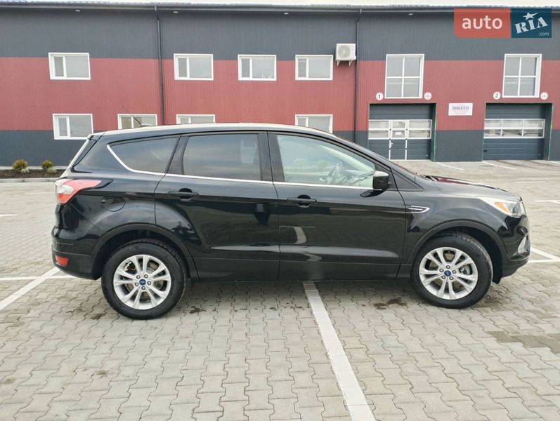 Внедорожник / Кроссовер Ford Escape 2017 в Дубно