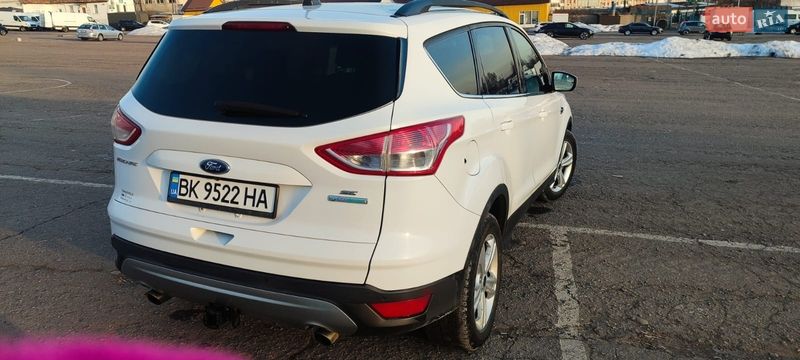 Позашляховик / Кросовер Ford Escape 2015 в Рівному