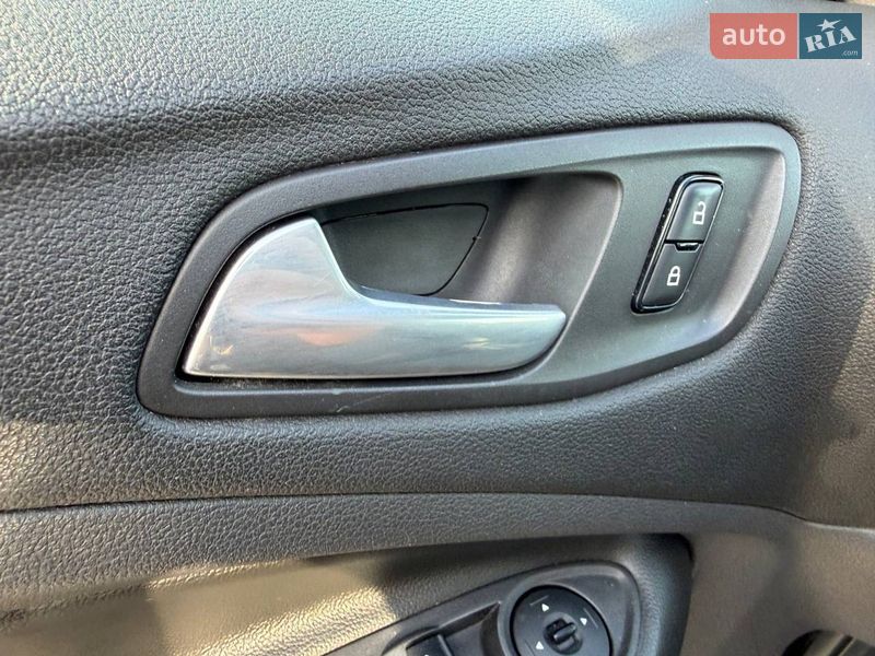 Внедорожник / Кроссовер Ford Escape 2012 в Стрые