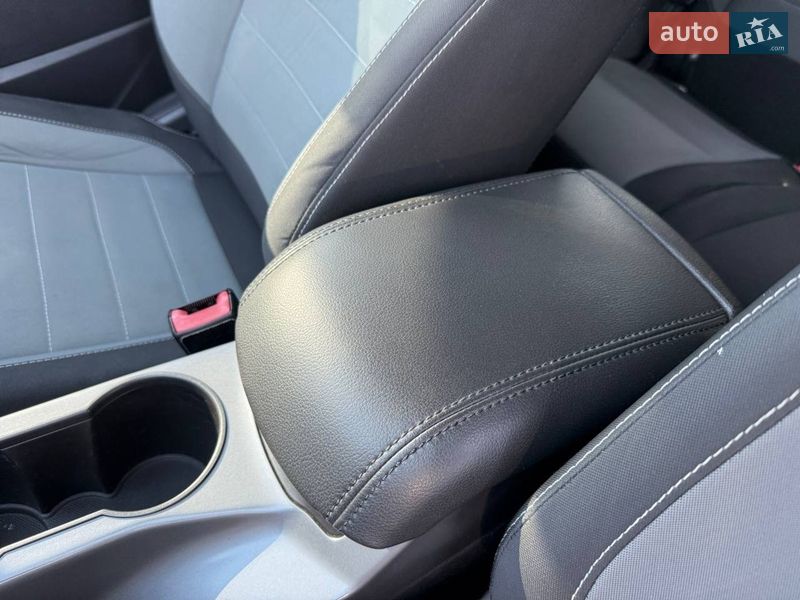 Внедорожник / Кроссовер Ford Escape 2012 в Стрые