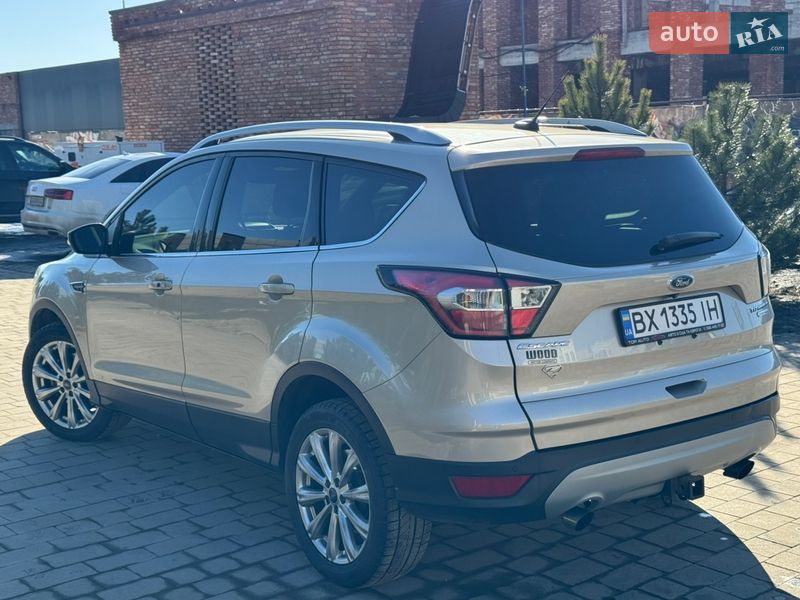 Внедорожник / Кроссовер Ford Escape 2017 в Хмельницком