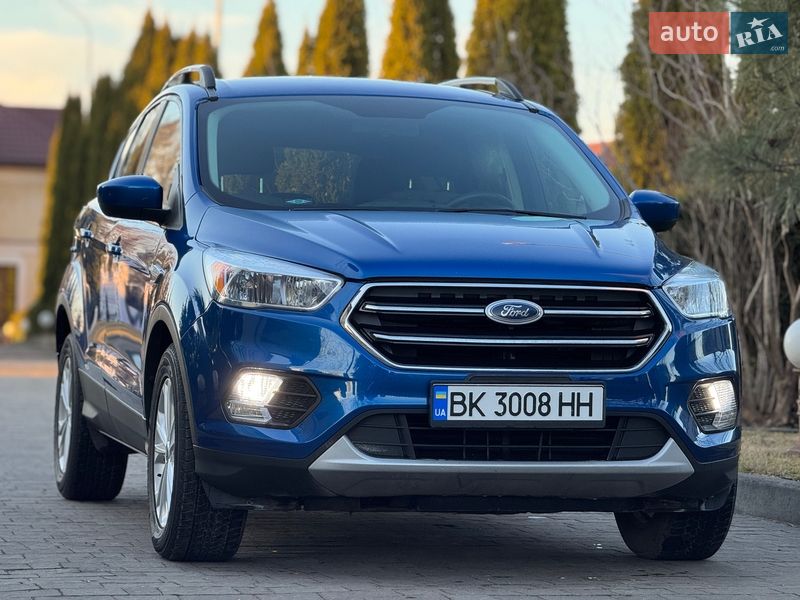 Внедорожник / Кроссовер Ford Escape 2016 в Сарнах