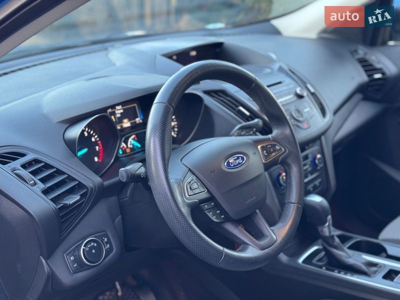 Внедорожник / Кроссовер Ford Escape 2016 в Сарнах