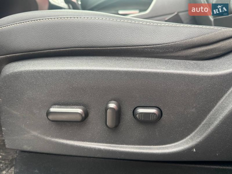 Внедорожник / Кроссовер Ford Escape 2017 в Киеве