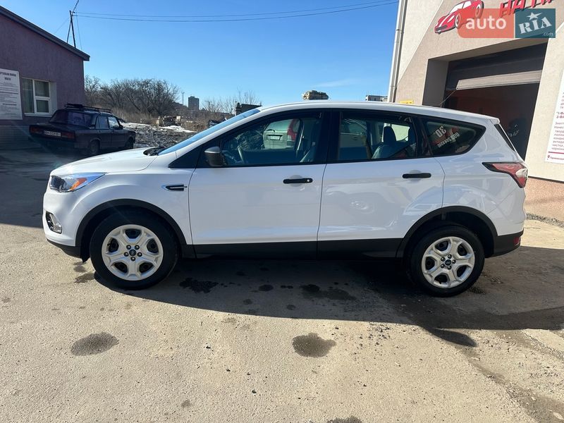 Внедорожник / Кроссовер Ford Escape 2017 в Сумах