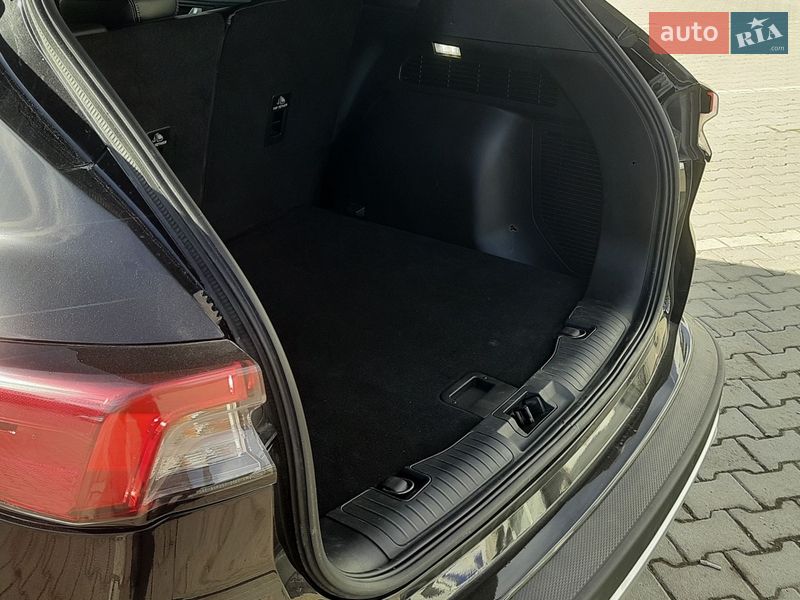 Позашляховик / Кросовер Ford Escape 2019 в Чернівцях