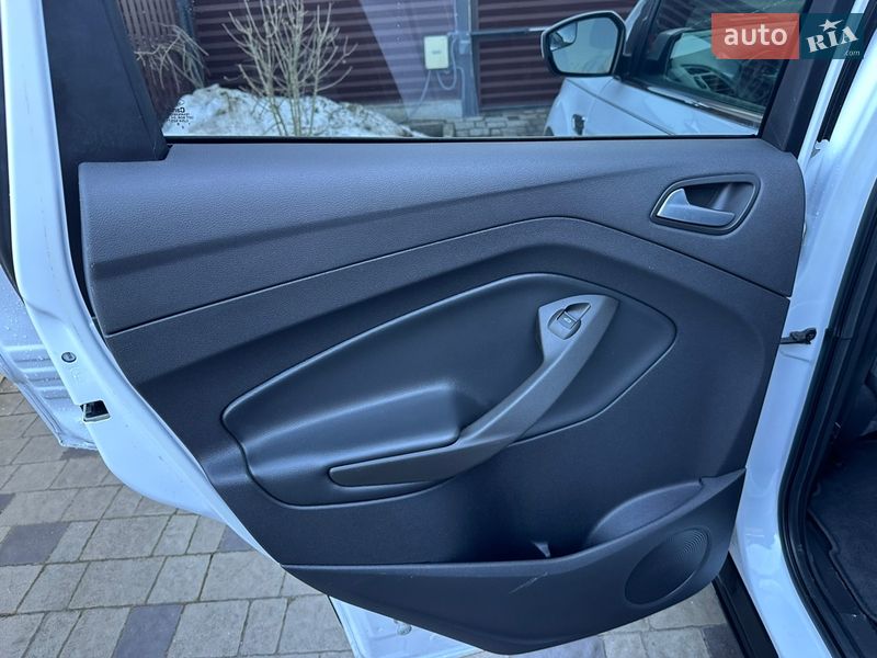 Позашляховик / Кросовер Ford Escape 2017 в Рівному