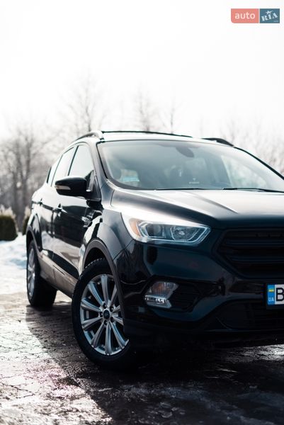 Позашляховик / Кросовер Ford Escape 2016 в Золочеві