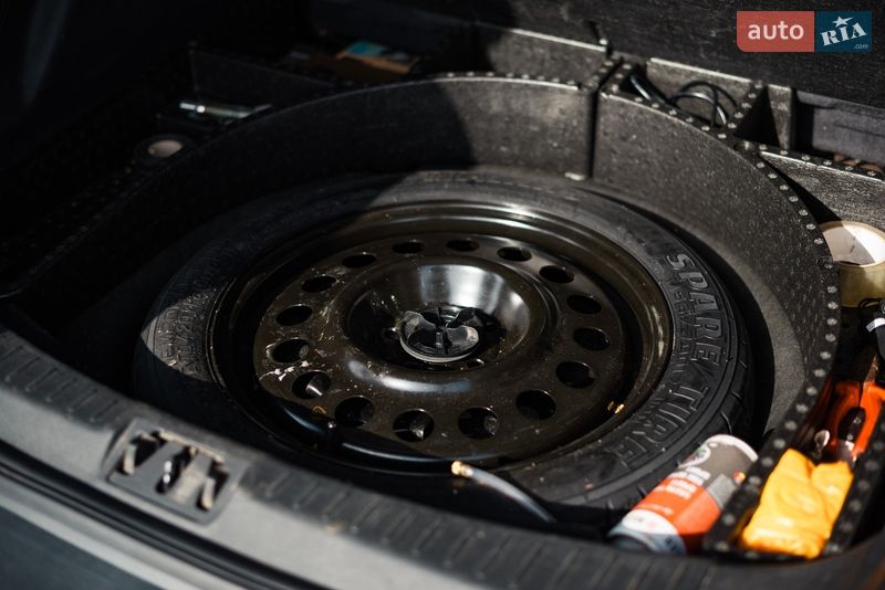 Позашляховик / Кросовер Ford Escape 2016 в Золочеві