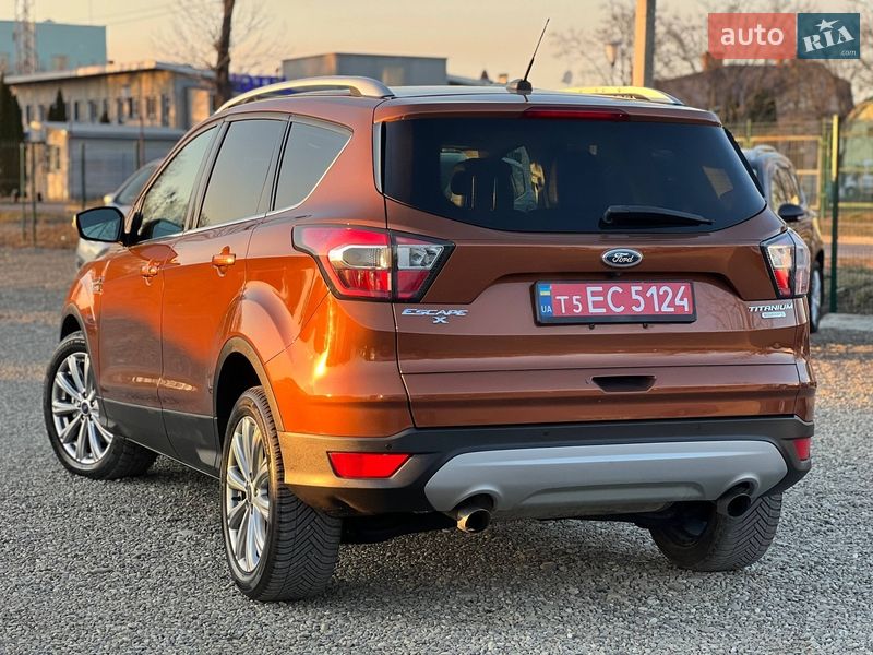 Позашляховик / Кросовер Ford Escape 2017 в Стрию