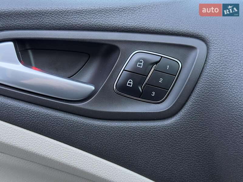 Внедорожник / Кроссовер Ford Escape 2014 в Львове