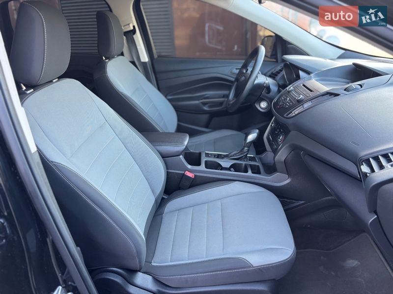 Внедорожник / Кроссовер Ford Escape 2017 в Ивано-Франковске