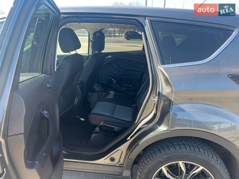 Внедорожник / Кроссовер Ford Escape 2017 в Вишневом фото 9 Внедорожник / Кроссовер Ford Escape 2017 в Вишневом