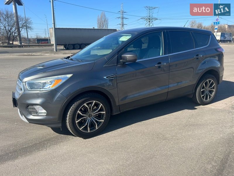 Внедорожник / Кроссовер Ford Escape 2017 в Вишневом фото 17 Внедорожник / Кроссовер Ford Escape 2017 в Вишневом