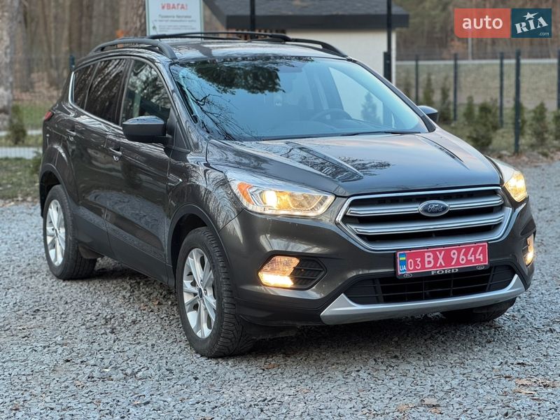 Позашляховик / Кросовер Ford Escape 2017 в Радивиліві