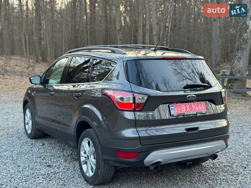 Позашляховик / Кросовер Ford Escape 2017 в Радивиліві