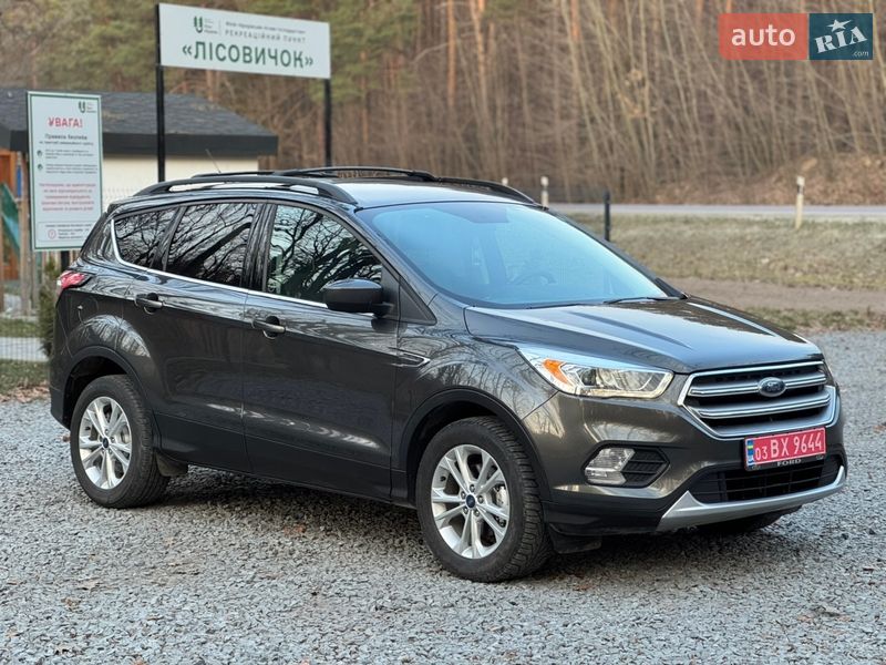 Позашляховик / Кросовер Ford Escape 2017 в Радивиліві