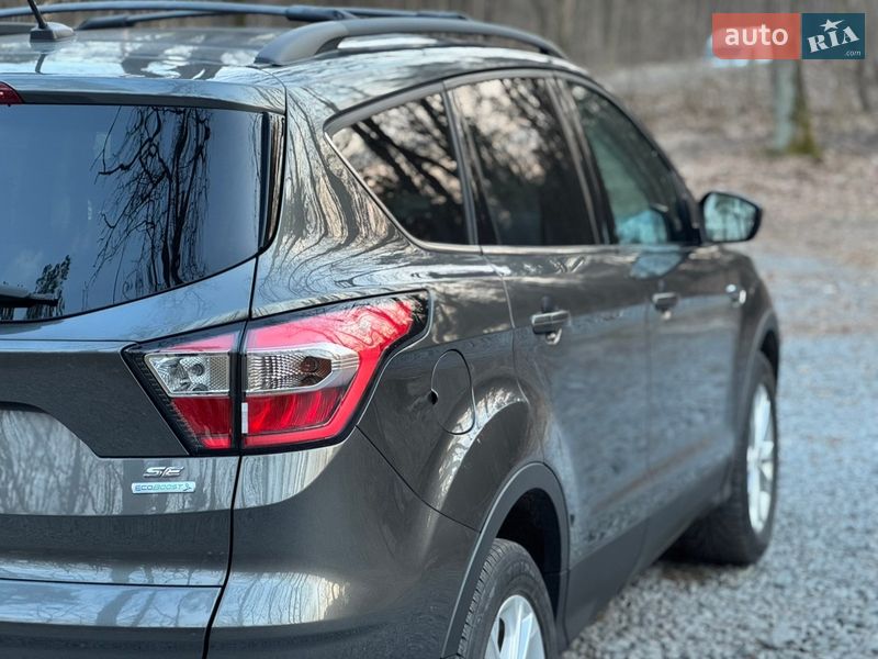 Позашляховик / Кросовер Ford Escape 2017 в Радивиліві