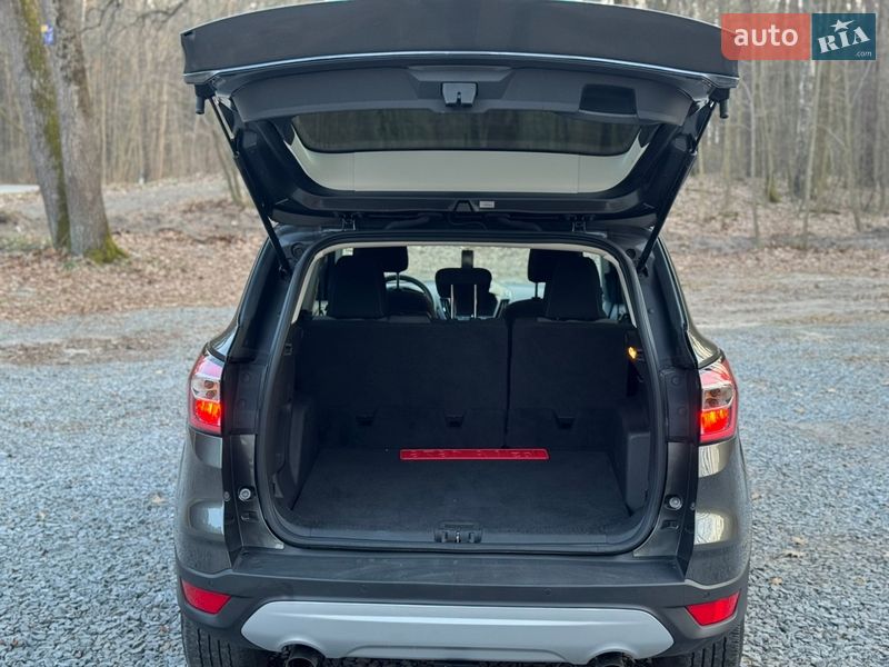 Позашляховик / Кросовер Ford Escape 2017 в Радивиліві