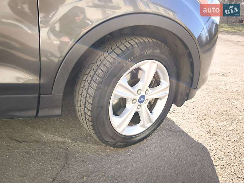 Внедорожник / Кроссовер Ford Escape 2015 в Луцке