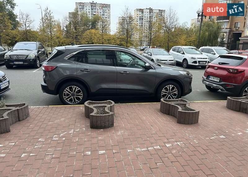 Внедорожник / Кроссовер Ford Escape 2021 в Киеве