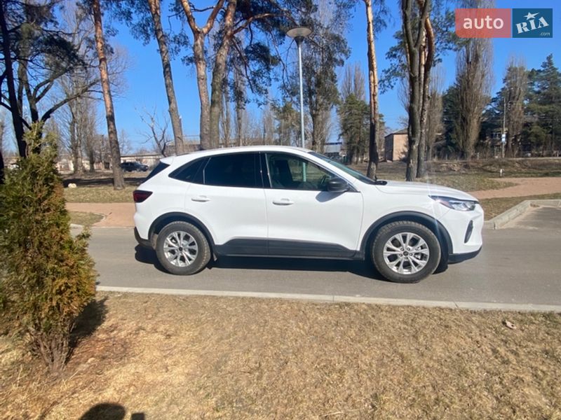 Внедорожник / Кроссовер Ford Escape 2024 в Чернигове