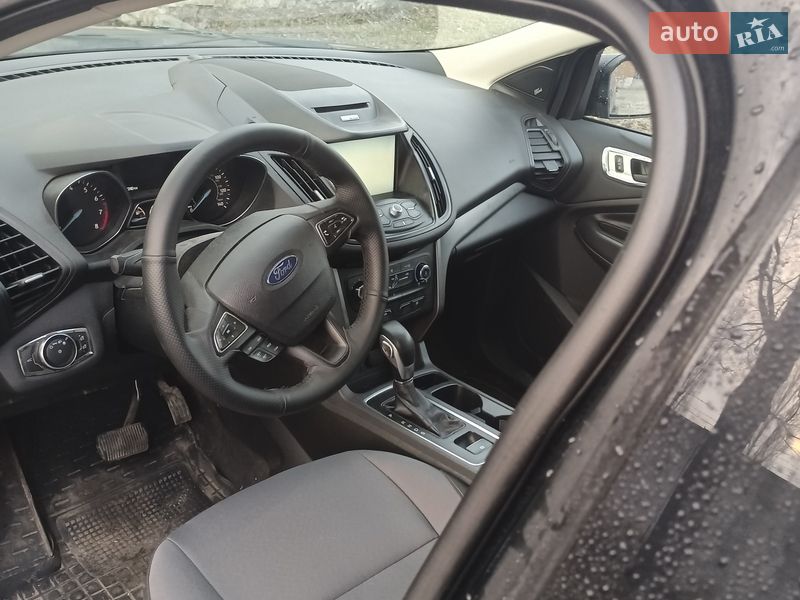Внедорожник / Кроссовер Ford Escape 2017 в Ровно
