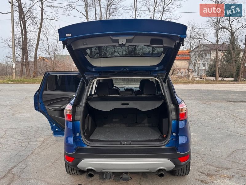 Внедорожник / Кроссовер Ford Escape 2017 в Кривом Роге