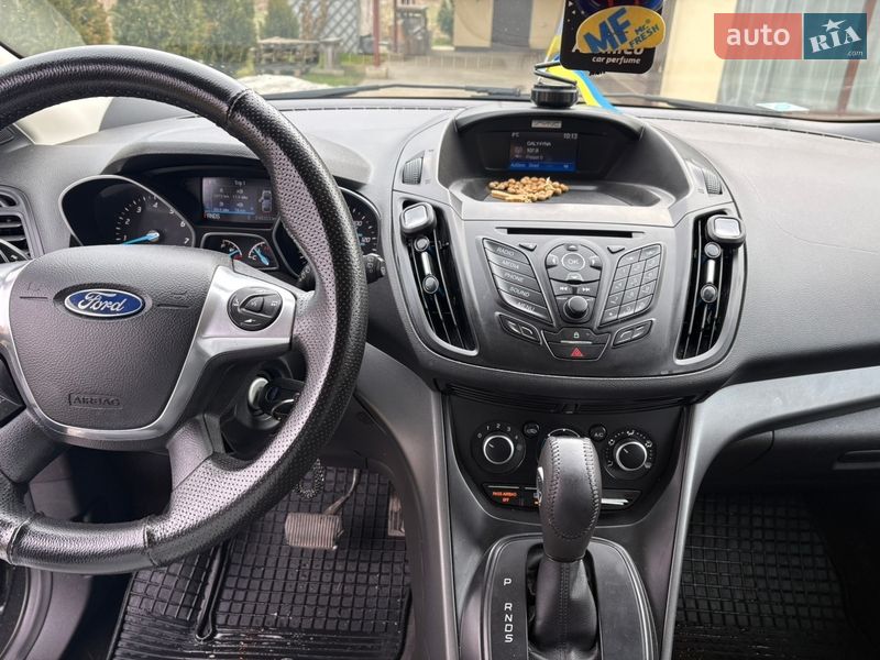 Внедорожник / Кроссовер Ford Escape 2016 в Стрые