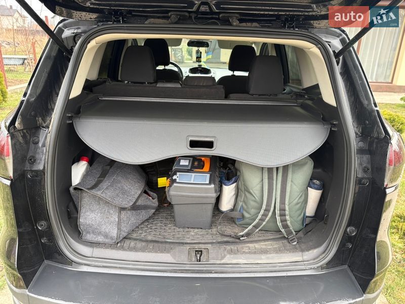 Внедорожник / Кроссовер Ford Escape 2016 в Стрые