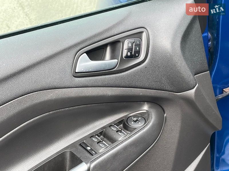 Внедорожник / Кроссовер Ford Escape 2017 в Киеве